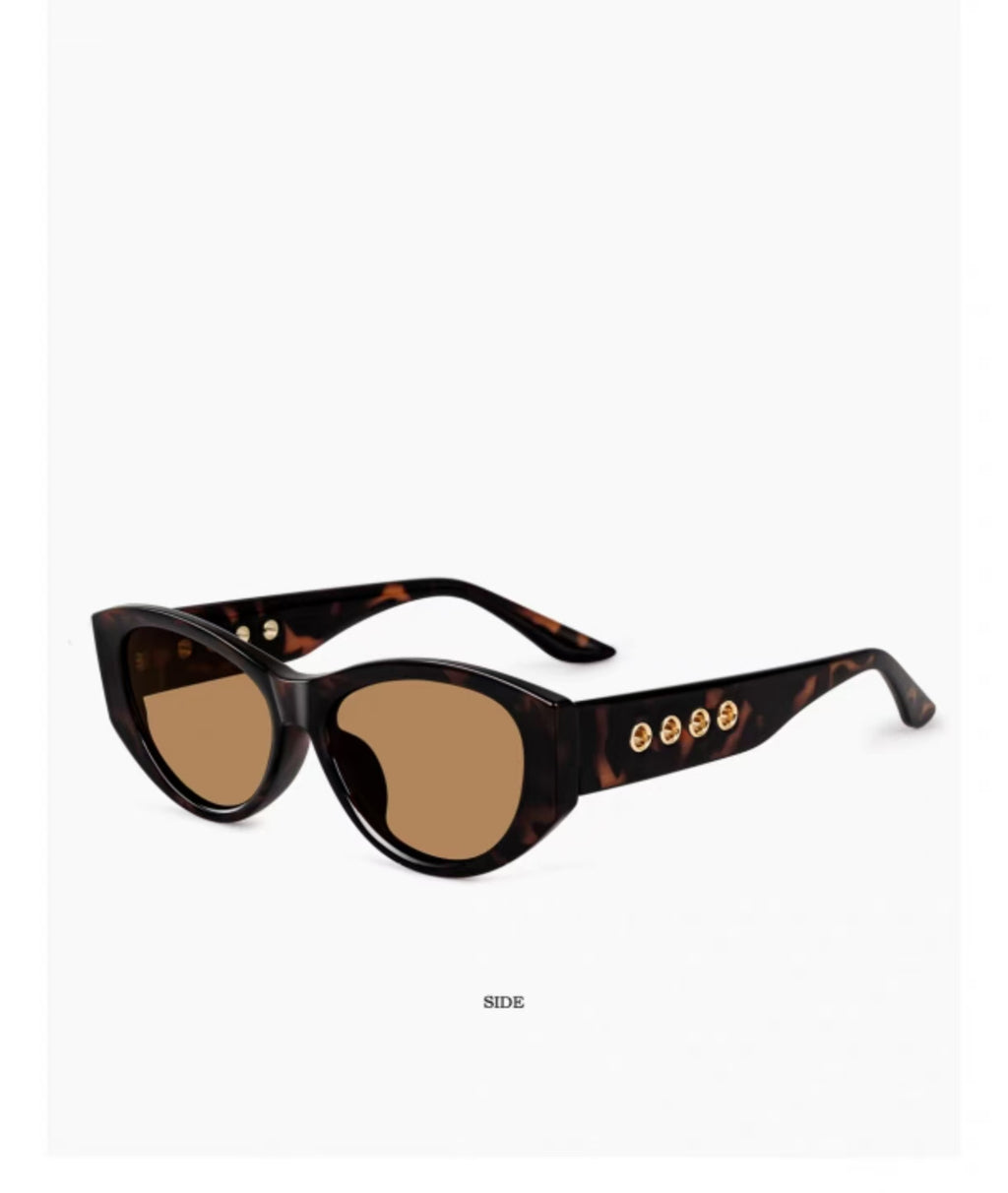 Vintage Women’s Tortoise Brown Narrow Cat Eye UV400 Sunglasses
