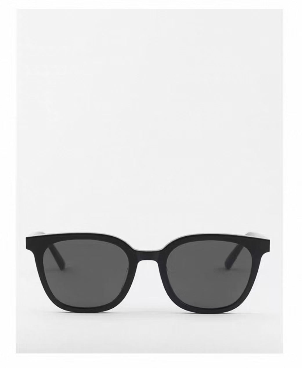 Unisex’s Black full-rim oversized square sunglasses, front view