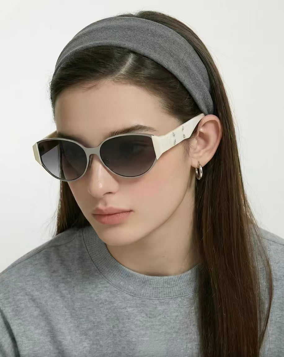 Vintage Women’s Off White Metal Cat Eye UV400 Beach Sunglasses