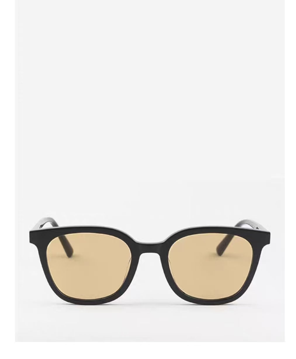 Unisex’s Amber Brown full-rim oversized square sunglasses, front view