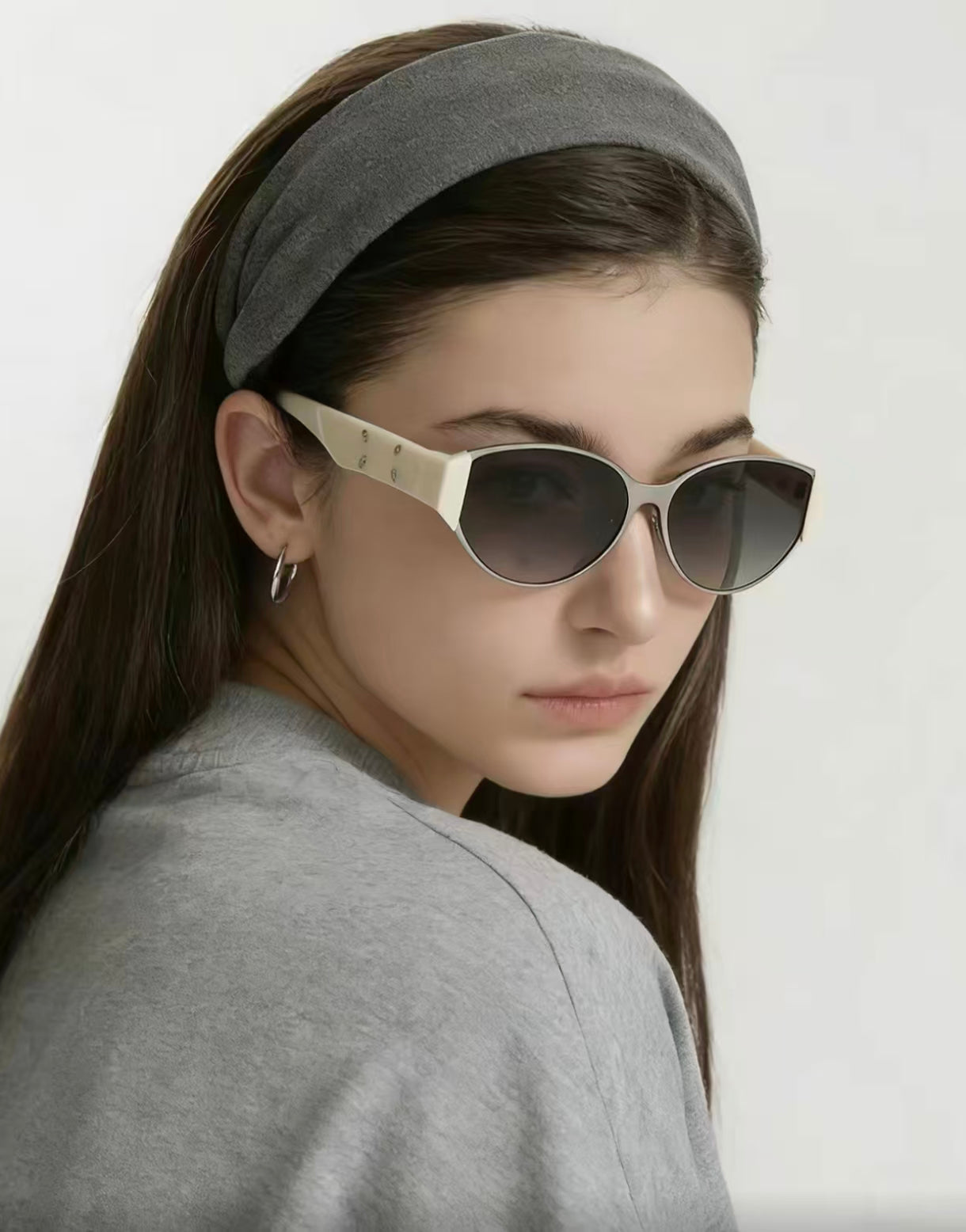 Vintage Women’s Off White Metal Cat Eye UV400 Beach Sunglasses
