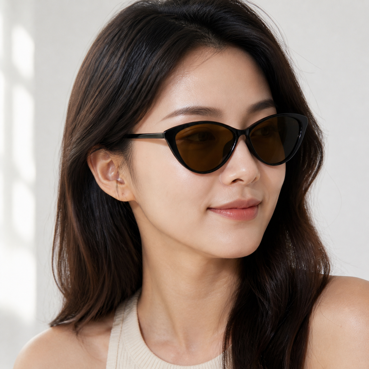 Women’s Amber Brown sunglasses worn by an adult East Asian woman