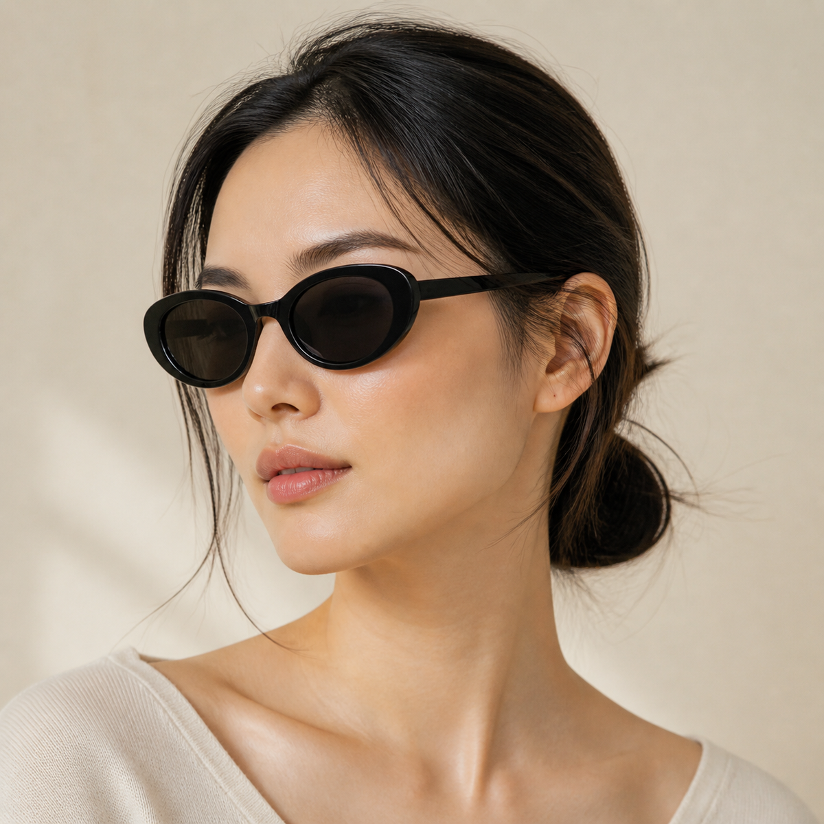 Black Women's Oval Cat-Eye PC UV400 Sunglasses, angled adult model view